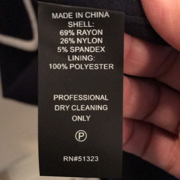 EUC VINCE CAMUTO CHIC NAVY DRESS SIZE 2. FULLY LINED. FRONT AND BACK ZIPPER - Picture 7 of 7